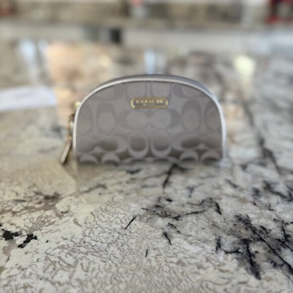 Coach x Estée Lauder Limited Edition Cosmetic Case Holiday 2010 NWOT - Picture 2 of 5